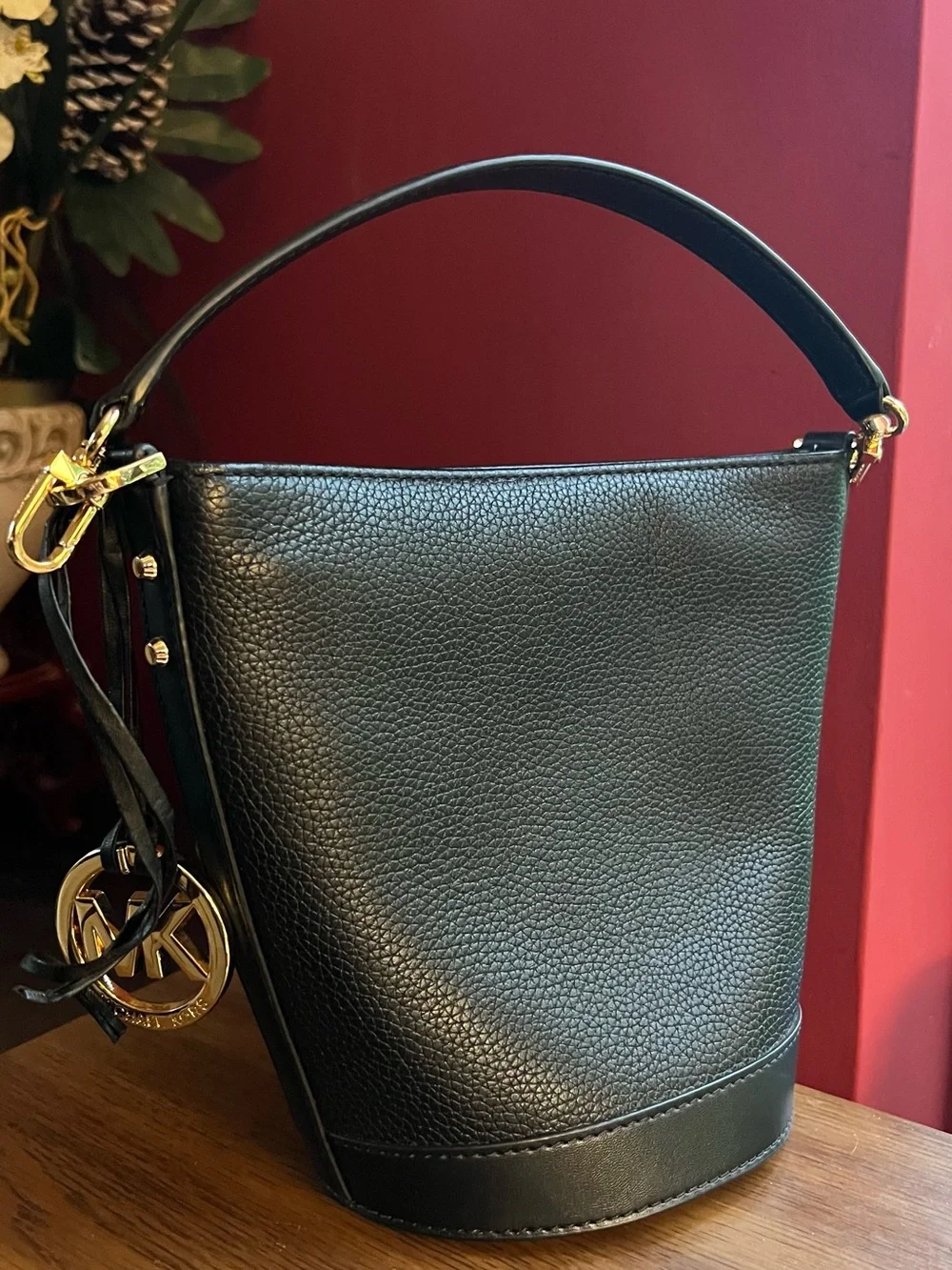 Michael Kors Townsend Small Black Leather Convertible Bucket Crossbody Bag EUC
